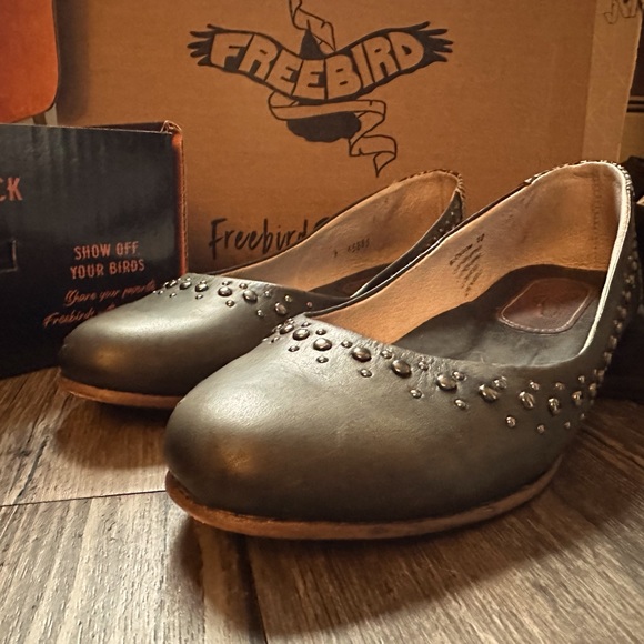 Freebird Flats Size 10 (fits like an 8.5) - Picture 1 of 5